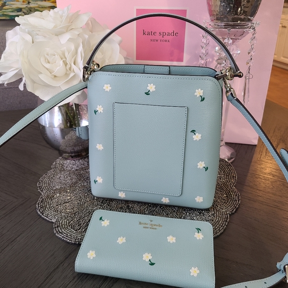 Kate Spade Daisy Embroidered Wallet, Like New - Picture 12 of 12